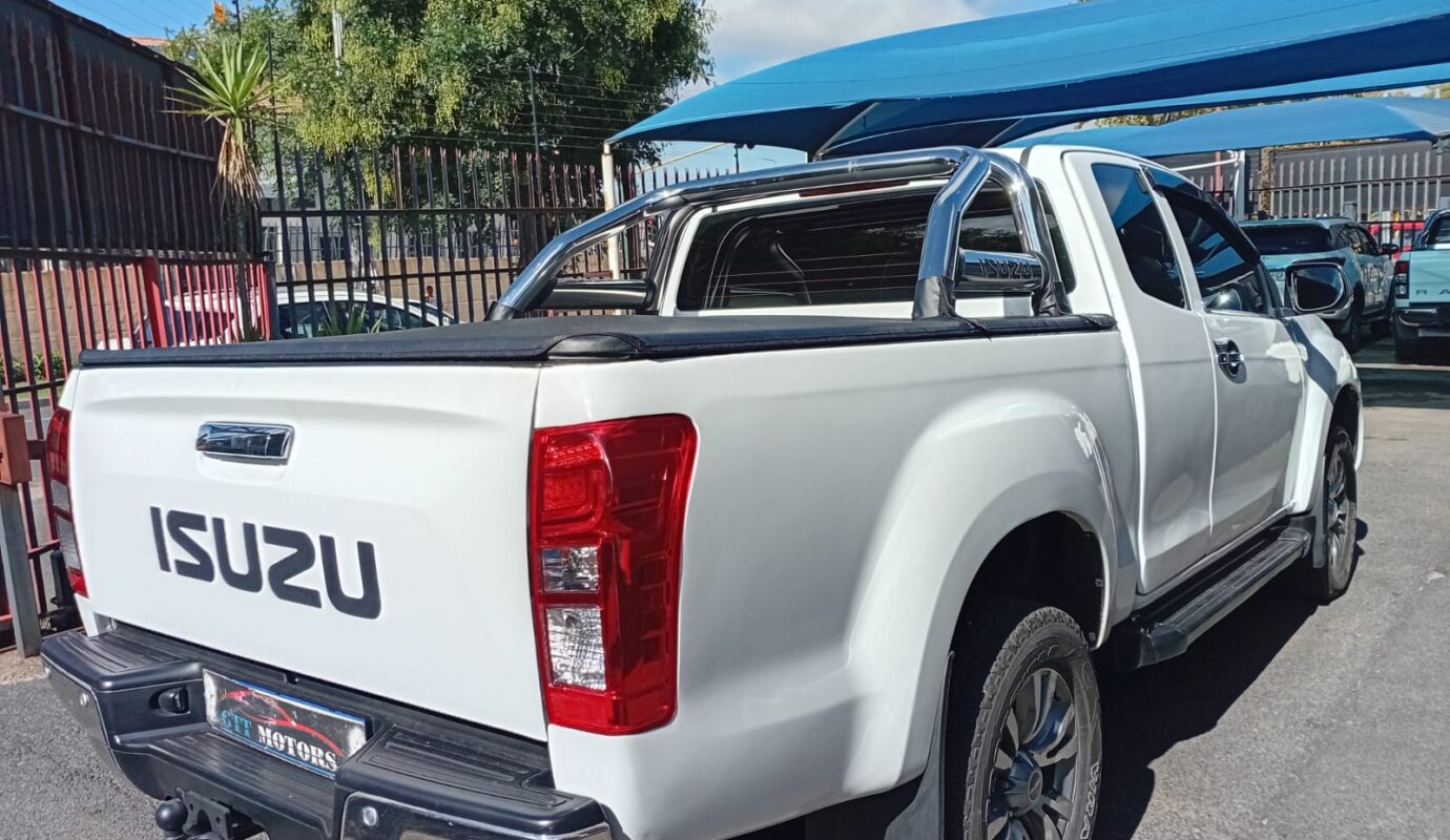 2019 ISUZU Kb 300
