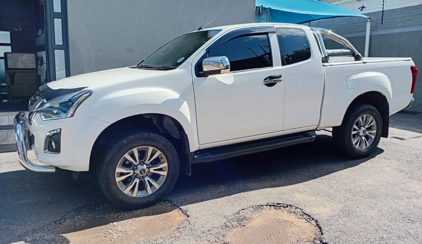2019 ISUZU Kb 300